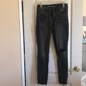 Frayed Hem Distressed Rockstar Skinny Jeans